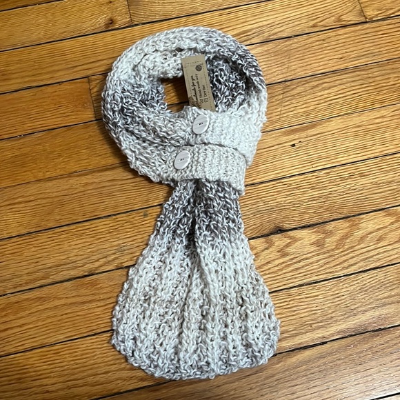 Handmade loop scarf - Picture 1 of 7